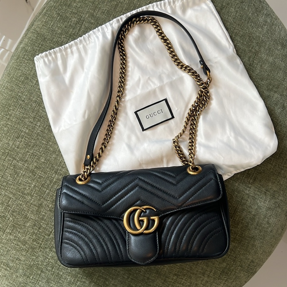 GUCCI GG Marmont Medium Black Shoulder Bag